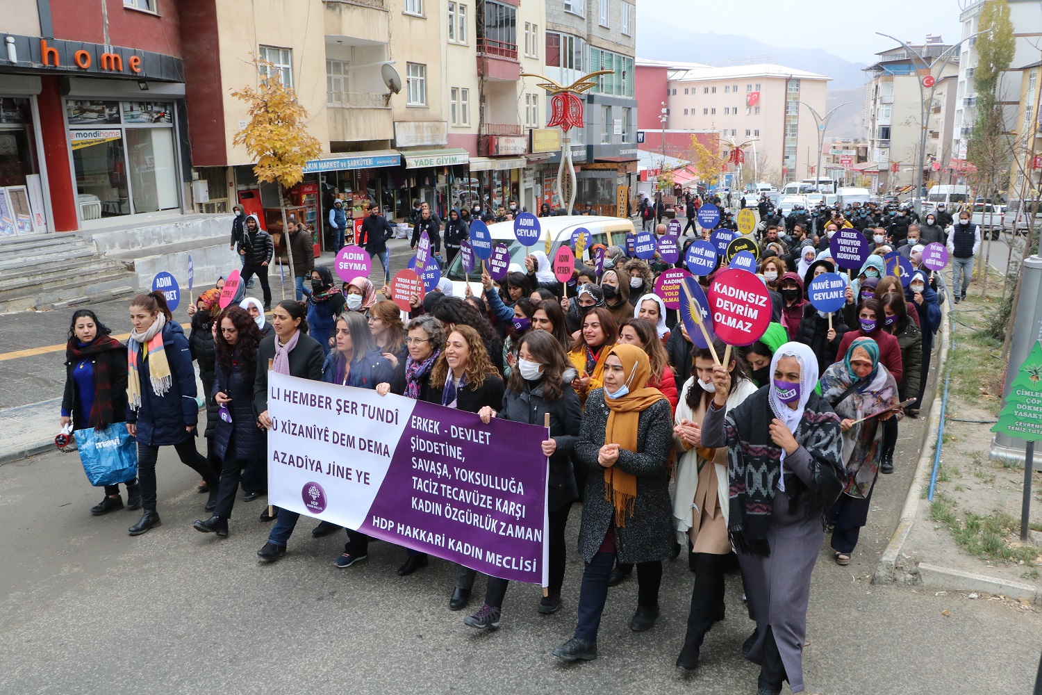Hakkari'de Kadına yönelik şiddet kınandı