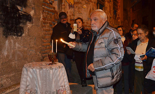 Hanuka Bayramı'nı mum yakarak kutladılar