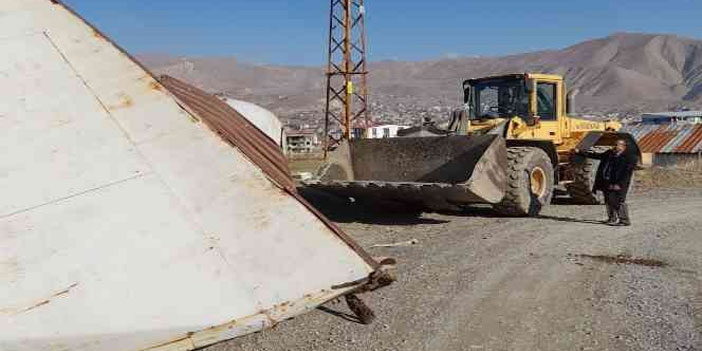 Sanayi sitesindeki barakalar kaldırıldı