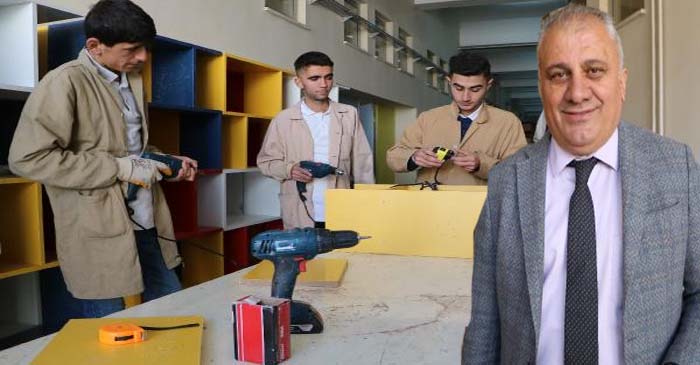 Hakkari'de Öğrenciler 1 ayda 93 okulu kütüphaneye kazandırdı