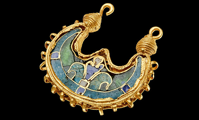 Vikingler'den kalma 11. yüzyıla ait küpe bulundu