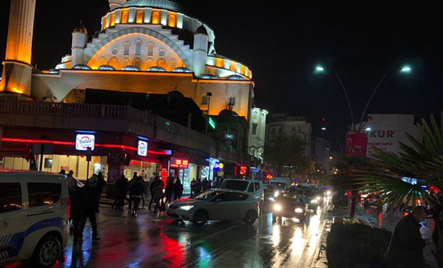 Cami tuvaletinde bir kişi başından vurulmuş halde bulundu