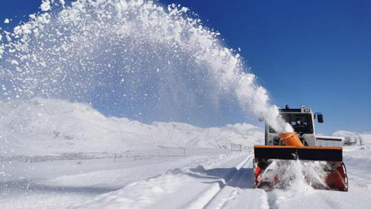 Van’da 83 yerleşim yerinin yolu kapandı