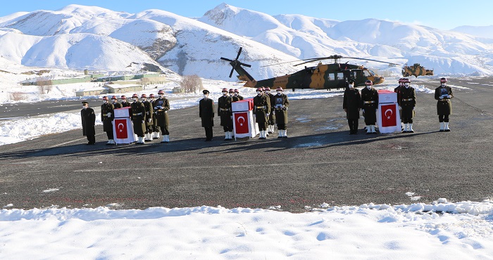 Hakkari'de 3 şehit için askeri tören