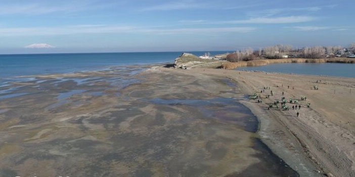 Van Gölü kilometrelerce çekildi