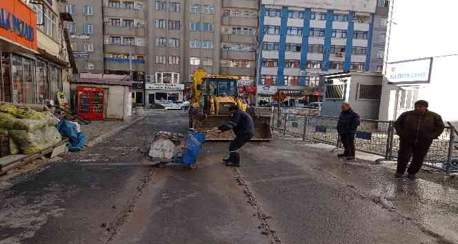 Belediye ekibinden su arızalarına anında müdahale