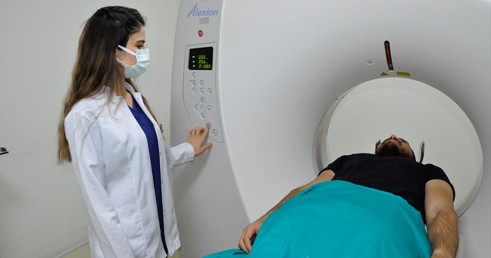 Çukurca'da 17 doktorun görev yaptığı hastane Iraklı hastalara da şifa dağıtıyor