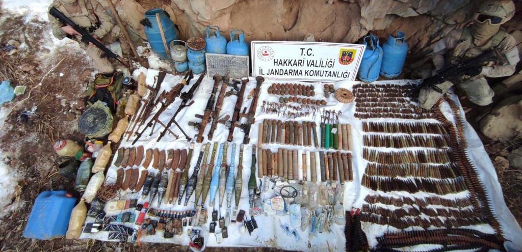 Şemdinli'de silah ve mühimmat ele geçirildi