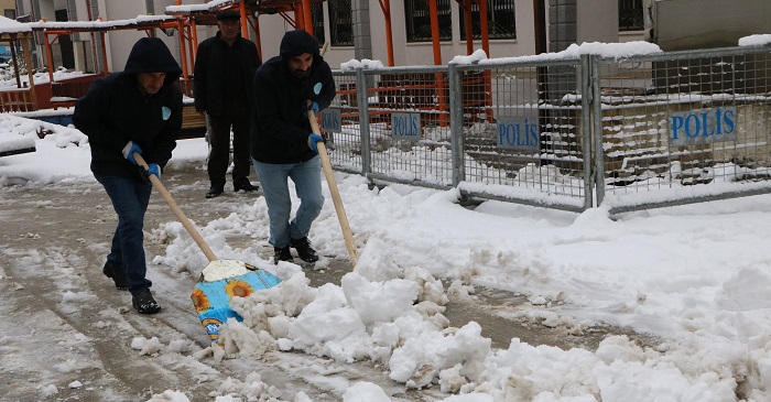 Hakkari'de 42 köy ve 137 mezra yolu ulaşıma kapandı