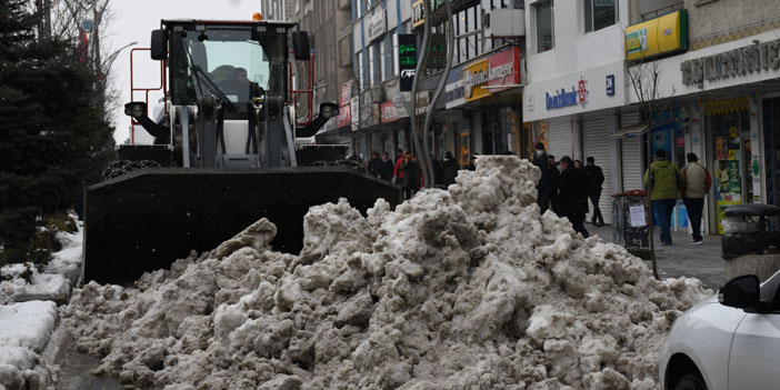 Hakkari'de karla mücadele çalışması başladı