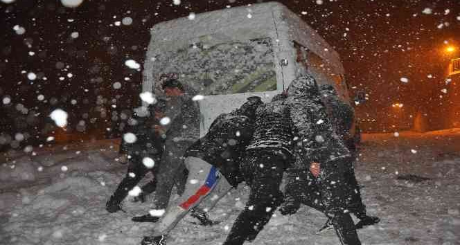 Tipide araçlar yolda mahsur kaldı