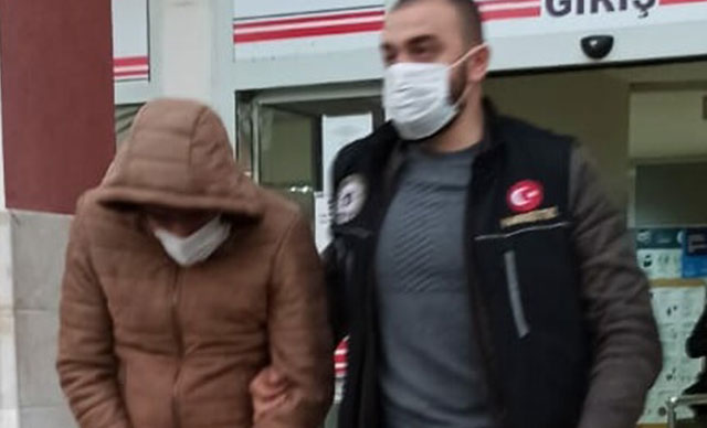 Otomobilin teyp bölümünde 120 gram eroin ele geçirildi