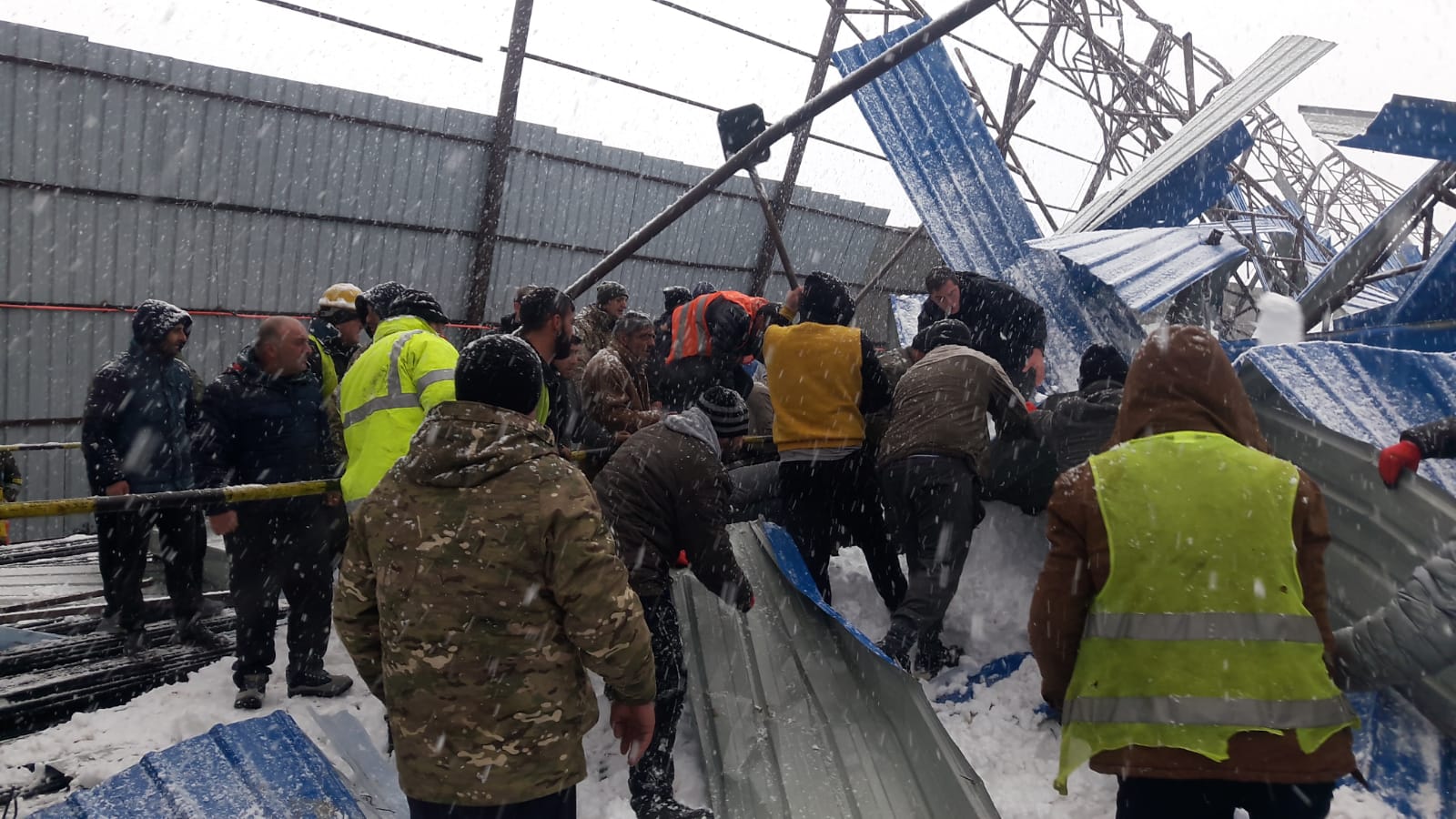 Gürcistan’da Hakkarili işçilerin çalıştığı şantiyenin çatısı çöktü: 1 ölü, 2 yaralı