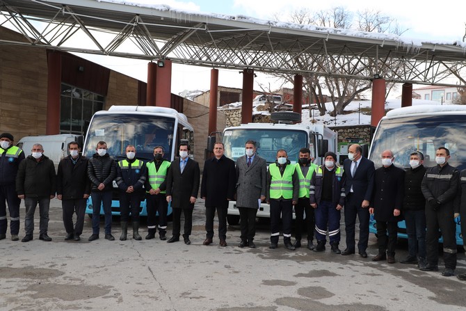 Vali Akbıyık: Yeni alınan 2 minibüs ve çöp aracının açılışını yaptı