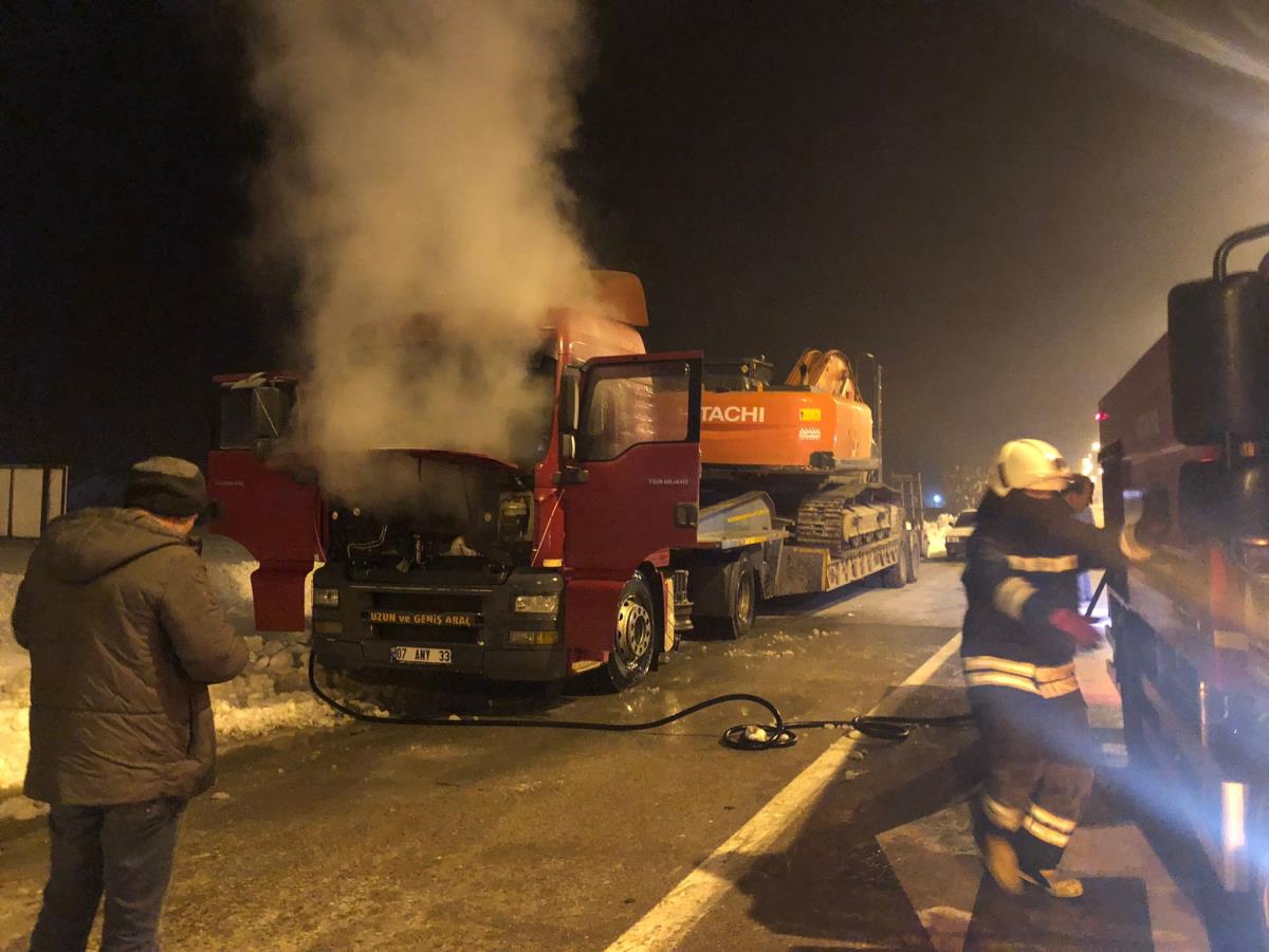 Park halindeki tır yandı