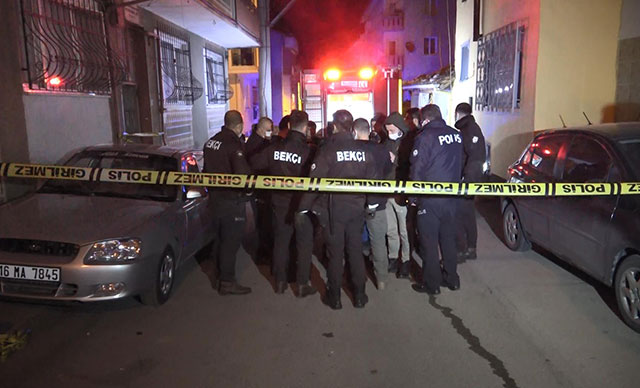 Eşini öldürüp, evi ateşe verdi