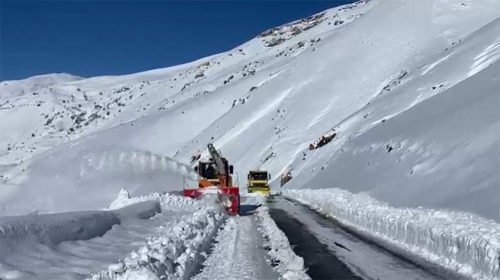 Hakkari'de kapanan yollar açıldı!