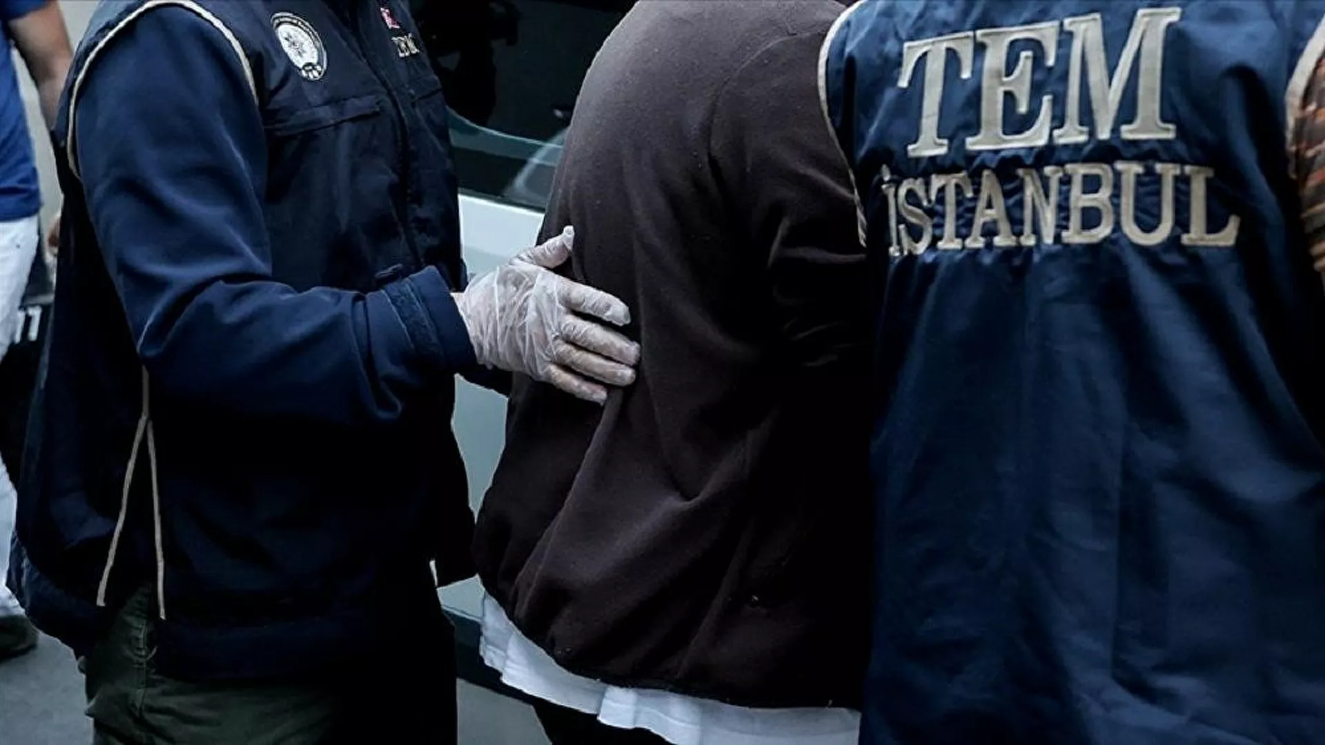 Mersin'de 52 adrese gece baskını