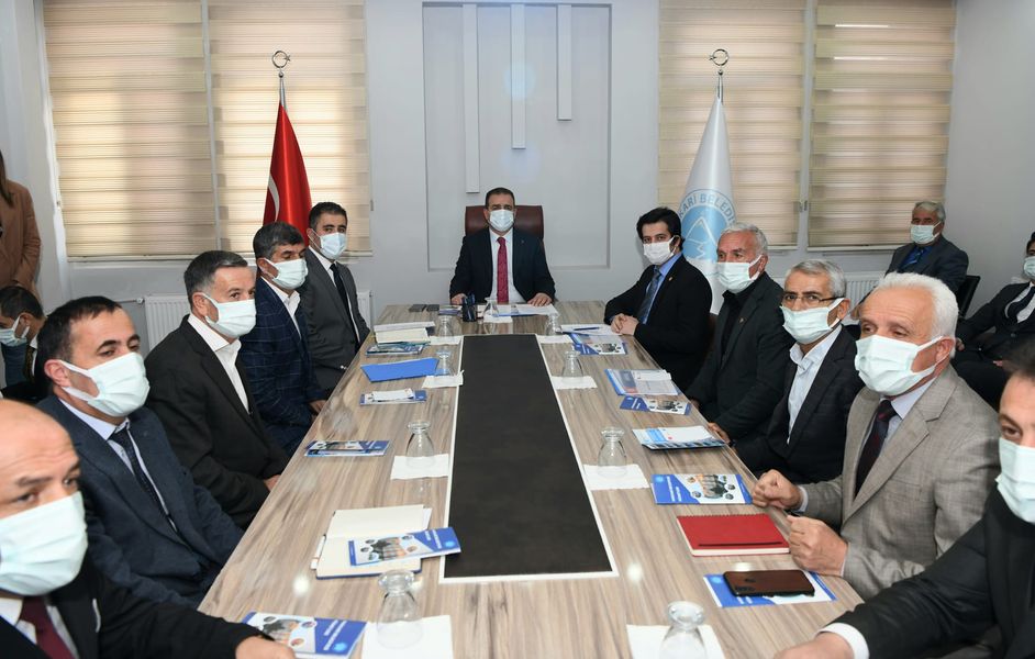 Vali Akbıyık, muhtarlarla bir araya geldi