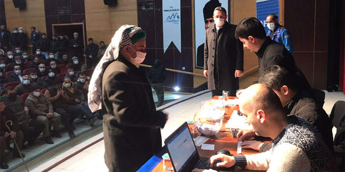 Hakkari'de 325 deprem konutu için kura çekildi