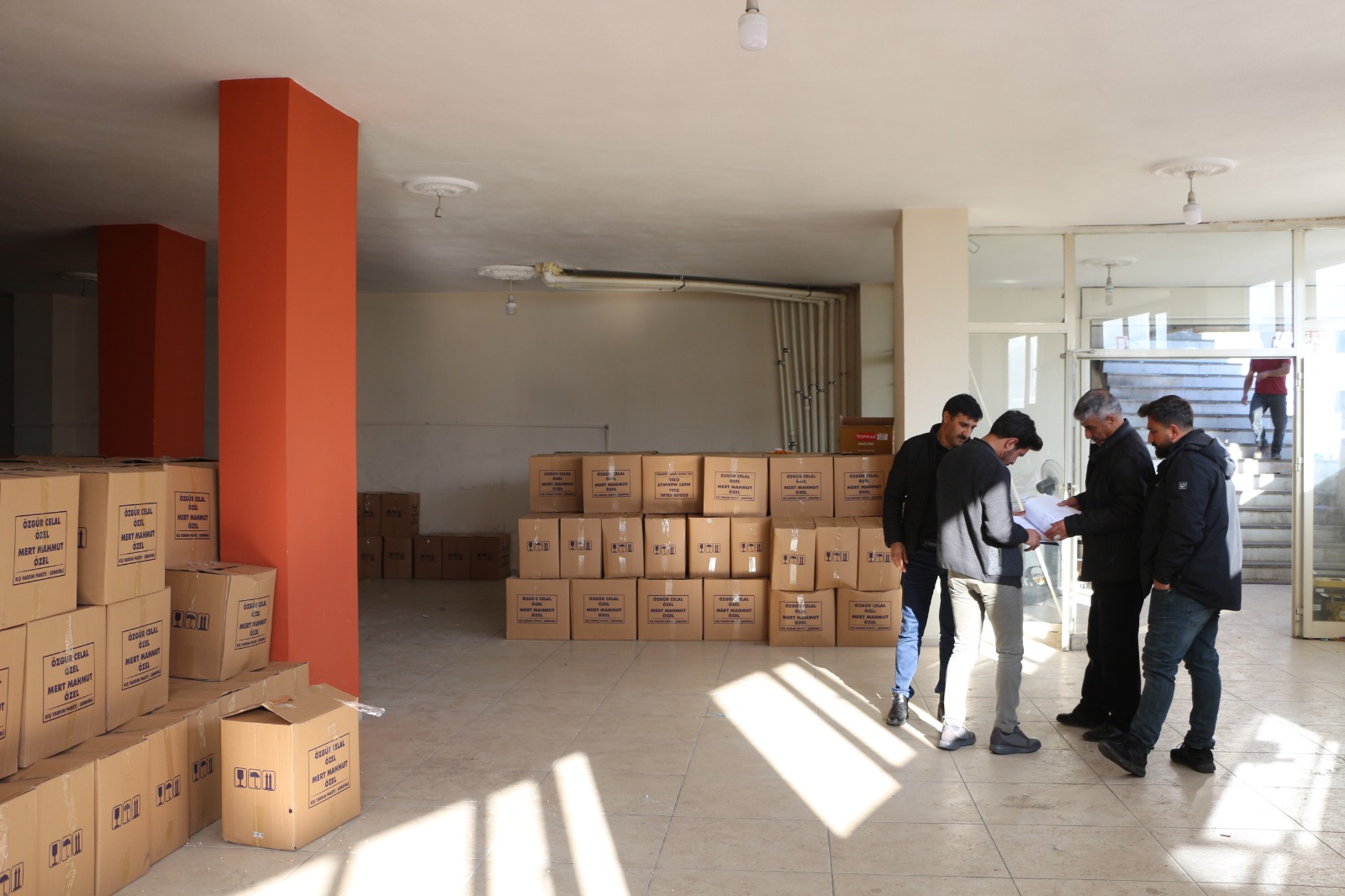 Celal ve Sabri Özel Kardeşlerden Bin 500 aileye gıda yardımı