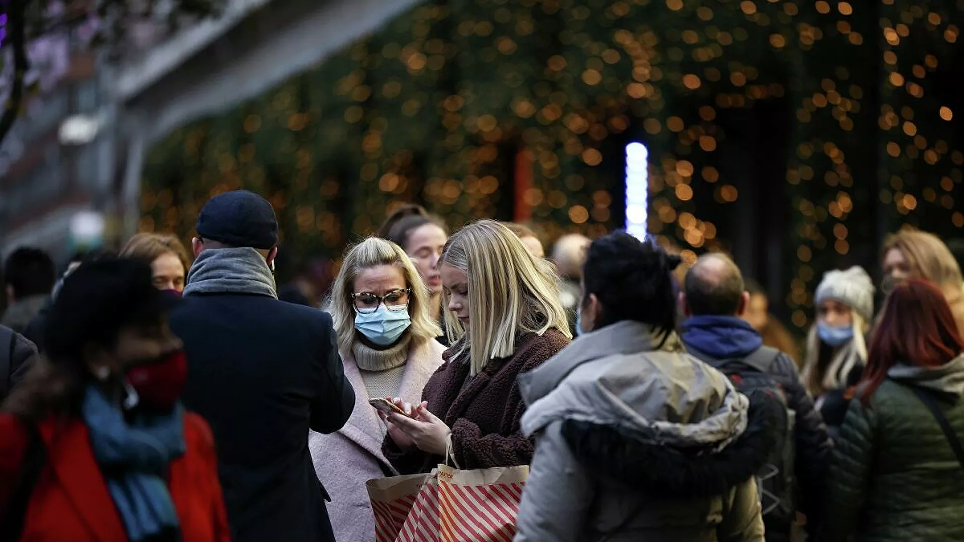 İngiltere'de koronavirüs vakalarının yüzde 90'ından fazlası Omicron