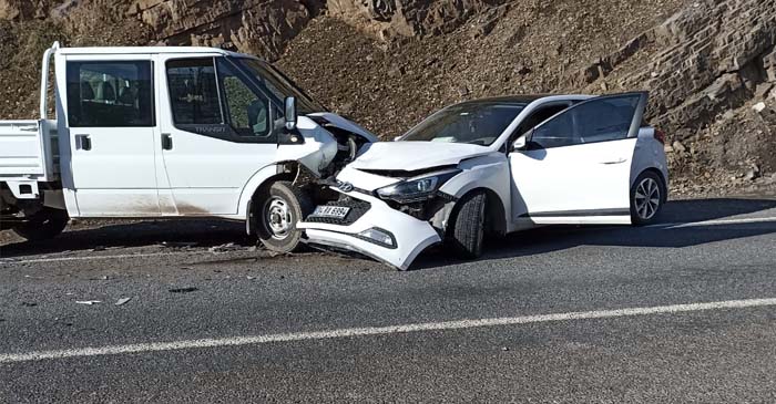 Hakkari-Çukurca karayolunda kaza: 2 yaralı