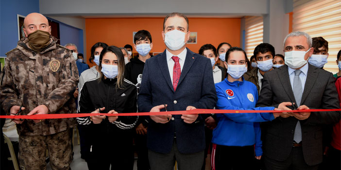 Hakkari'de kütüphane açılışı!