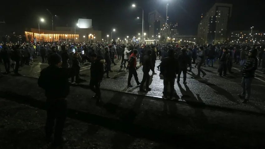 Kazakistan'da protesto düzenlenen bölgelerde OHAL ilan edildi