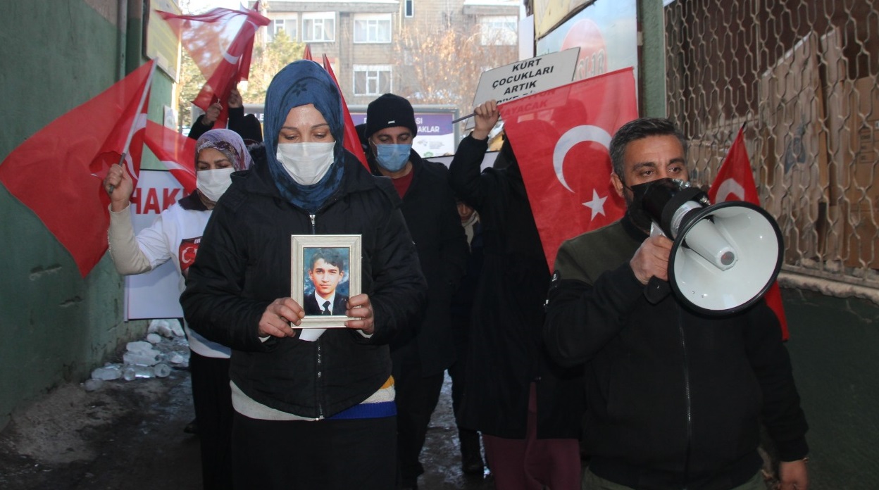 Hakkari'de oturma eylemi 24. haftasında