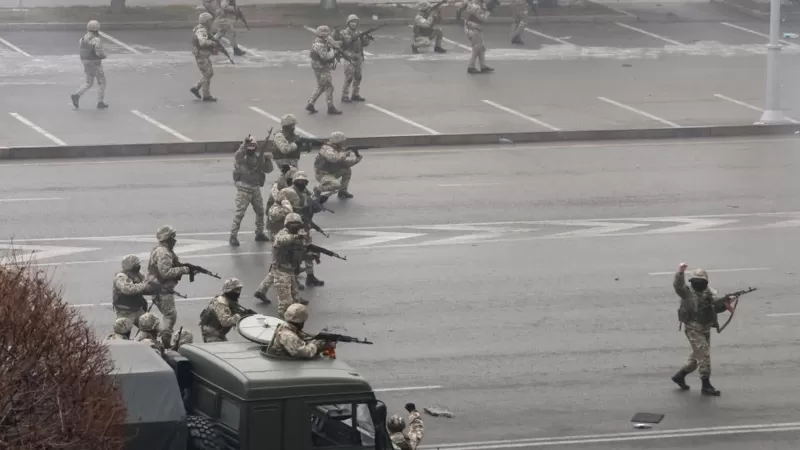 Kazakistan'da gerilim sürüyor