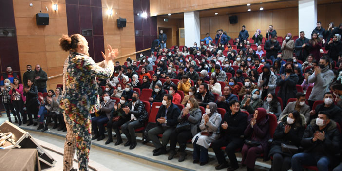 Hakkari'de Cine-tiyatroya yoğun ilgi