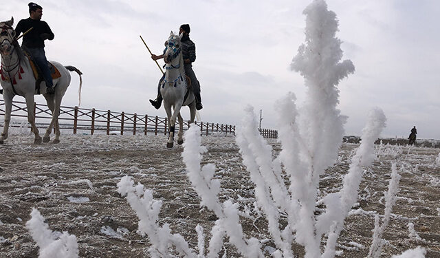 Eksi 10 derecede cirit oynadılar