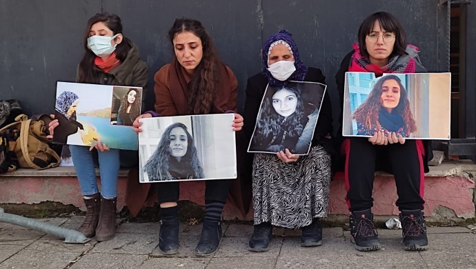 Oturma eylemi devam ediyor