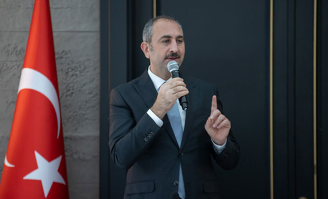 Gül: Darbe anayasasına son vermenin vakti gelmiştir