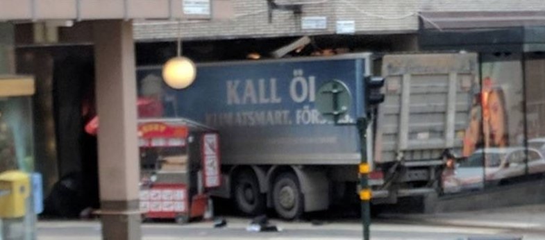 Kamyon yayaların arasına daldı: 3 kişi öldü