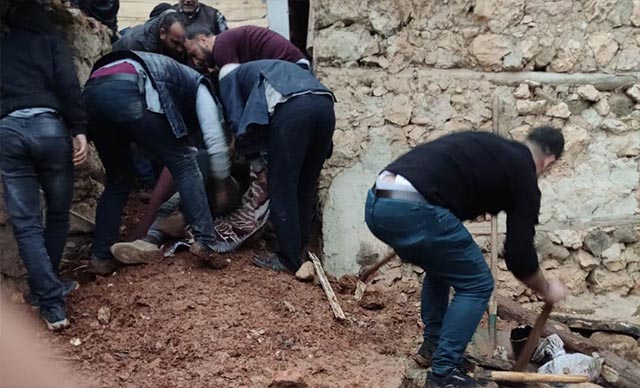 Göçük altında kalan işçi hayatını kaybetti
