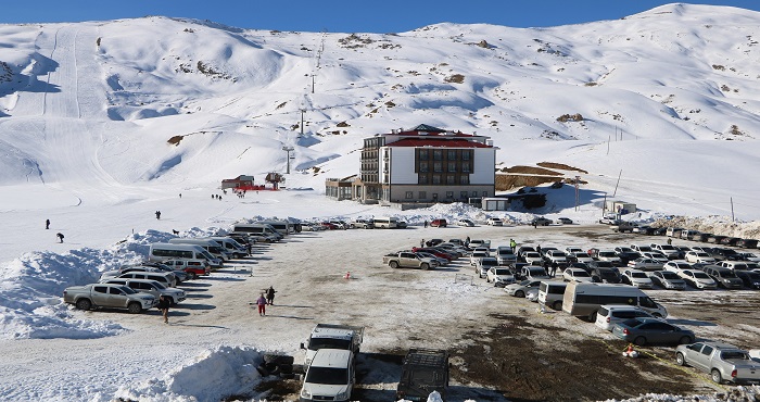 Hakkari Kayak merkezi hafta sonu yoğun ilgi görüyor