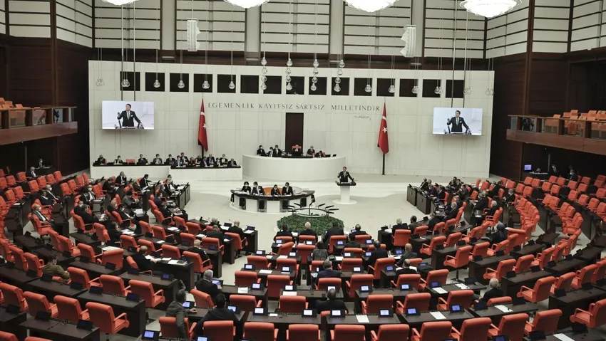 Komisyondan geçti