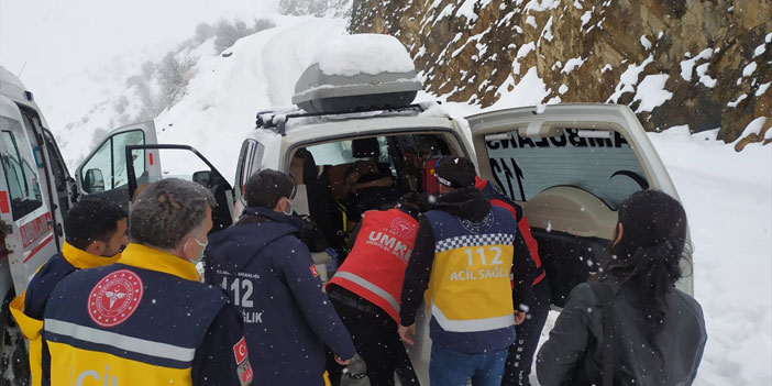 Hakkari'de rahatsızlanan kişi hastaneye ulaştırıldı