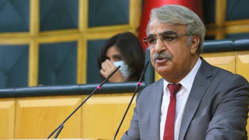 Mithat Sancar: Veriyormuş gibi yapıp vermeden alıyorlar