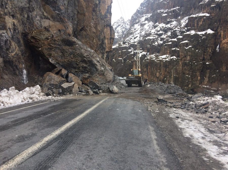 Hakkari-Şırnak karayolu geçişlere kapatıldı