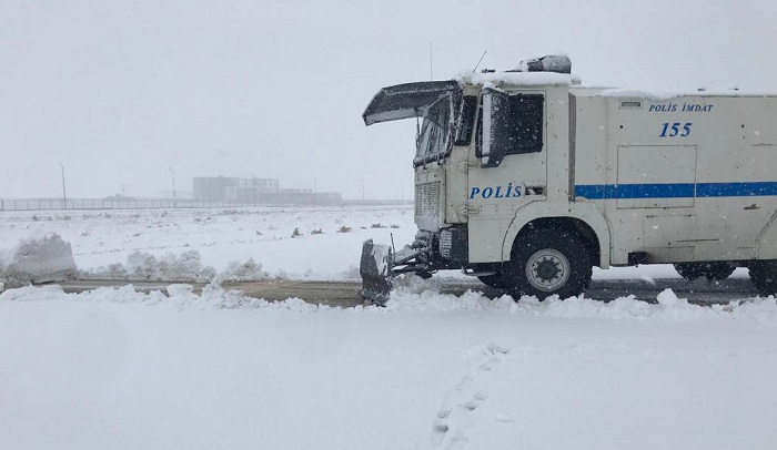 Kar temizleme çalışmalarına TOMA'lar da katıldı