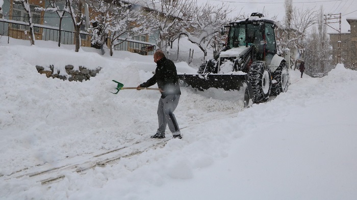 Hakkari'de 346 yerleşim yerine ulaşım yok