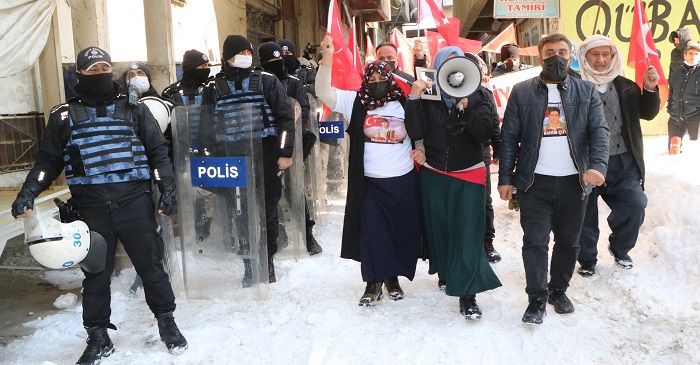 Hakkari'de oturma eylemi 25. haftasında