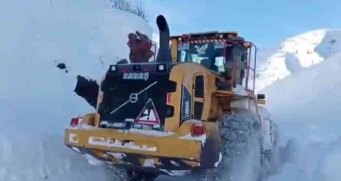 Şemdinli zorlu karla mücadele çalışması