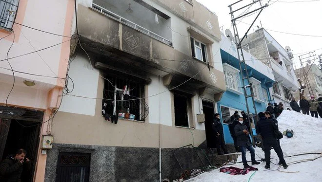 İki çocuk yangında öldü