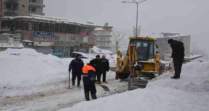 Hakkari'de bin abonenin suyu dondu
