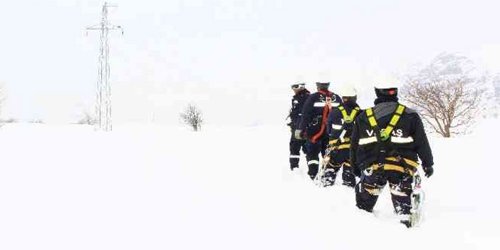 VEDAŞ'ın kar timi arızaları onarıyor