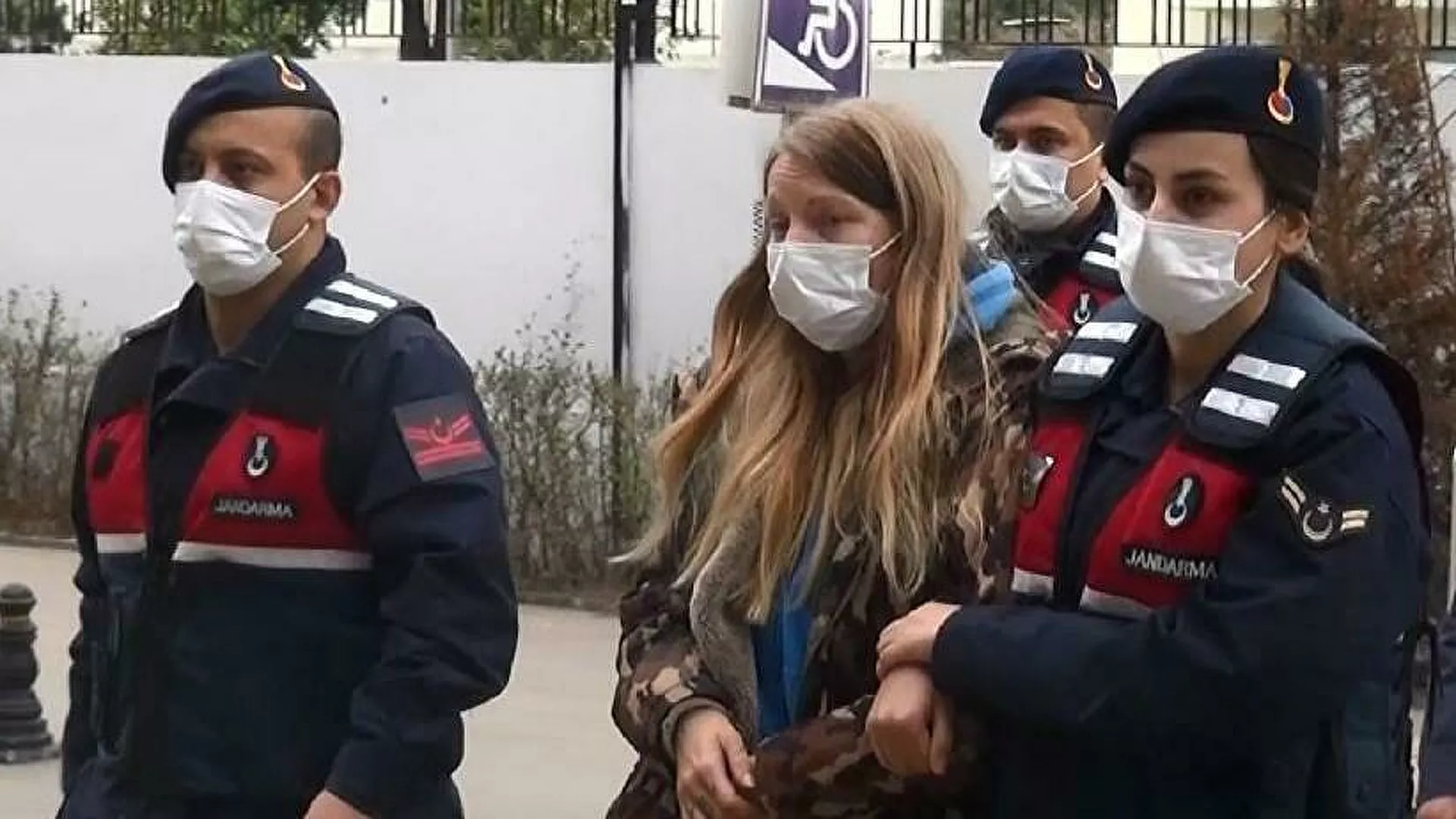 Üçlü ilişki sırasında tartıştığı arkadaşının cinsel organını kesen kadının ifadesi ortaya çıktı